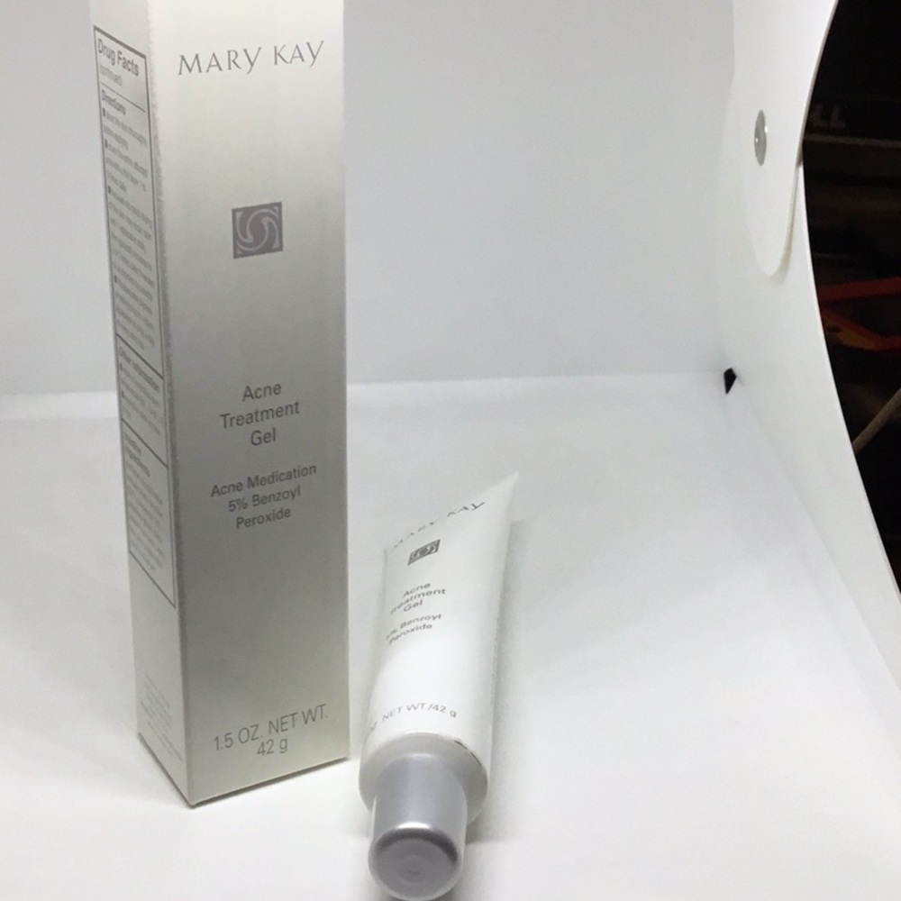Acne treatment gel